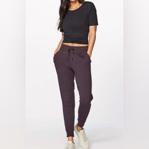 #534 Lululemon Warm Down Jogger (28")
Pelt - Sz 10
